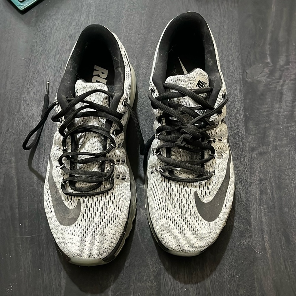 Nike Air Max 2016 women’s running sneakers, size 7